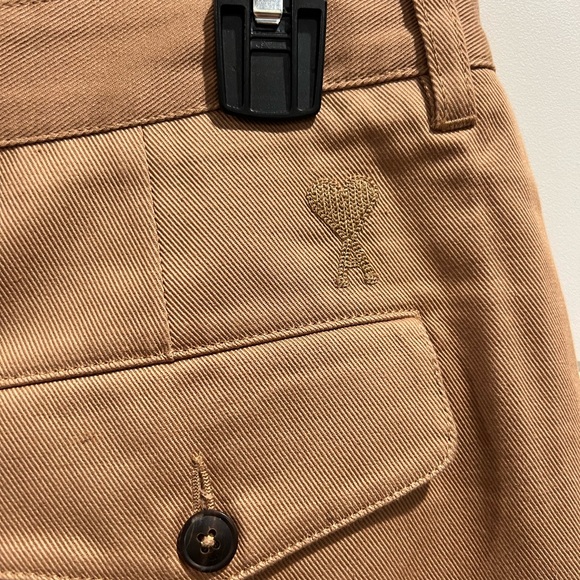 Ami oversized carrot fit trousers in beige - Picture 10 of 10